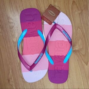 New Women’s 11/12M Havaianas Multicolor Pink Flip Flops NWT.